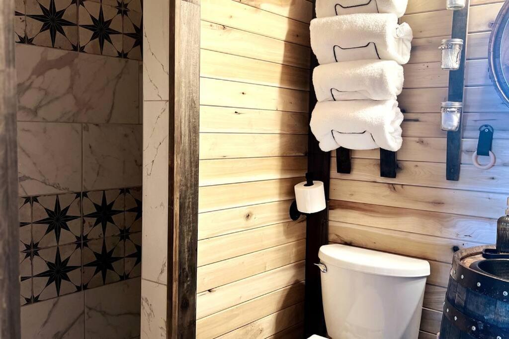 Bourbon Barrel Cottages #1 Of 5 On Kentucky Trail 로렌스버그 외부 사진